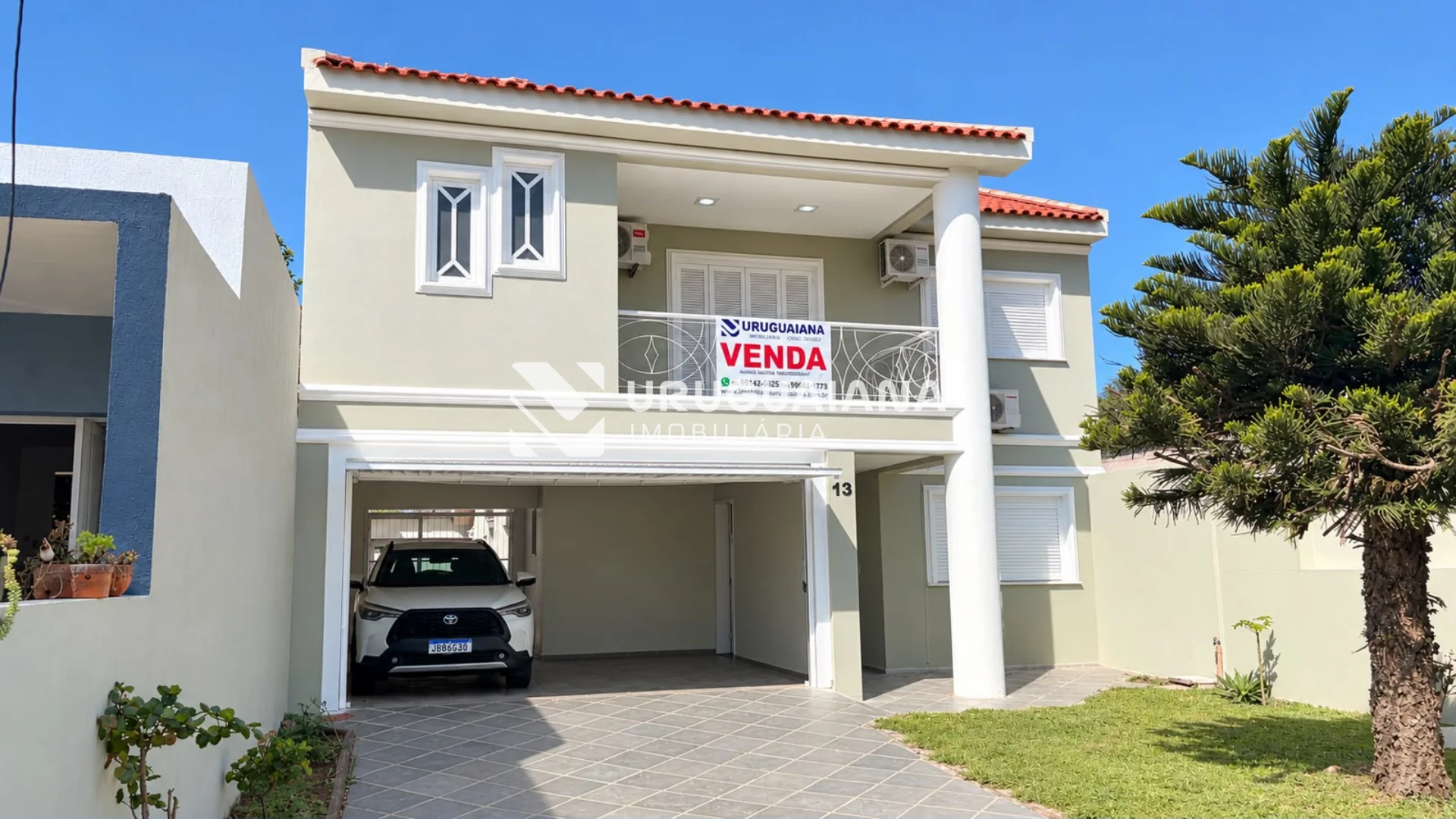 Casa de Alto Padrão em Condomínio 