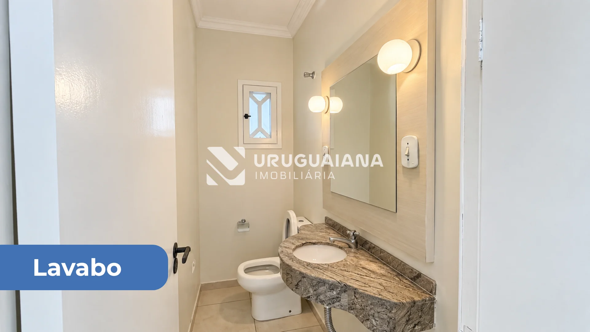 Casa de Alto Padrão em Condomínio 