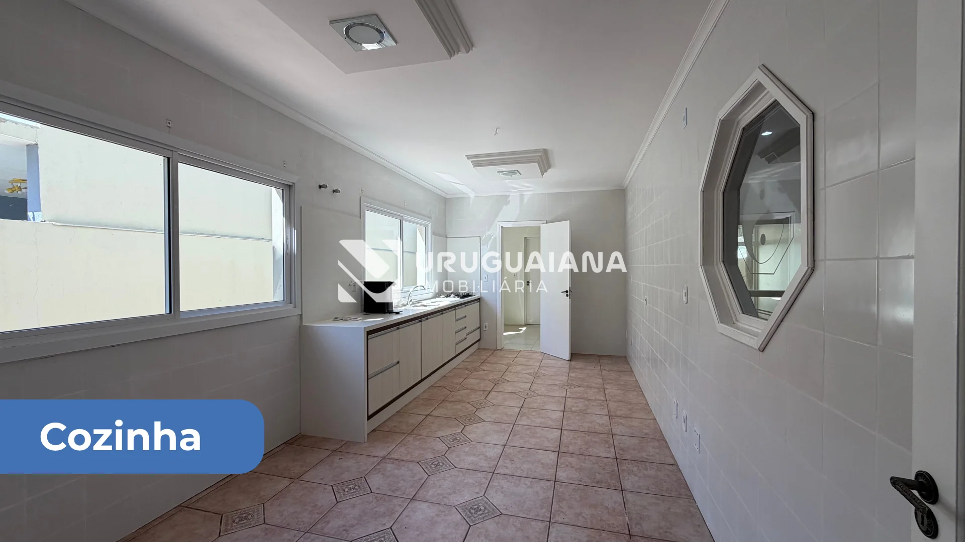 Casa de Alto Padrão em Condomínio 