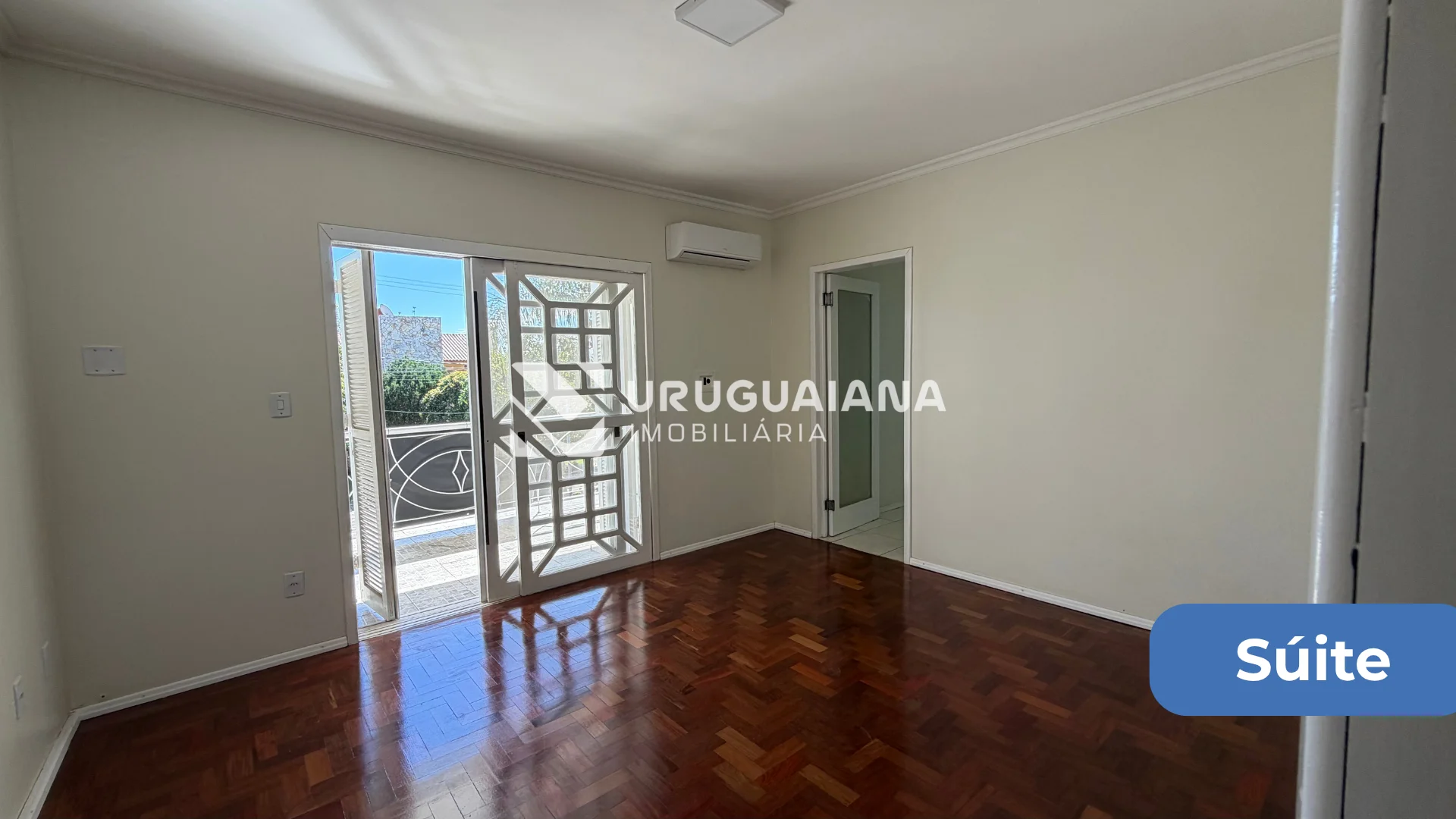 Casa de Alto Padrão em Condomínio 