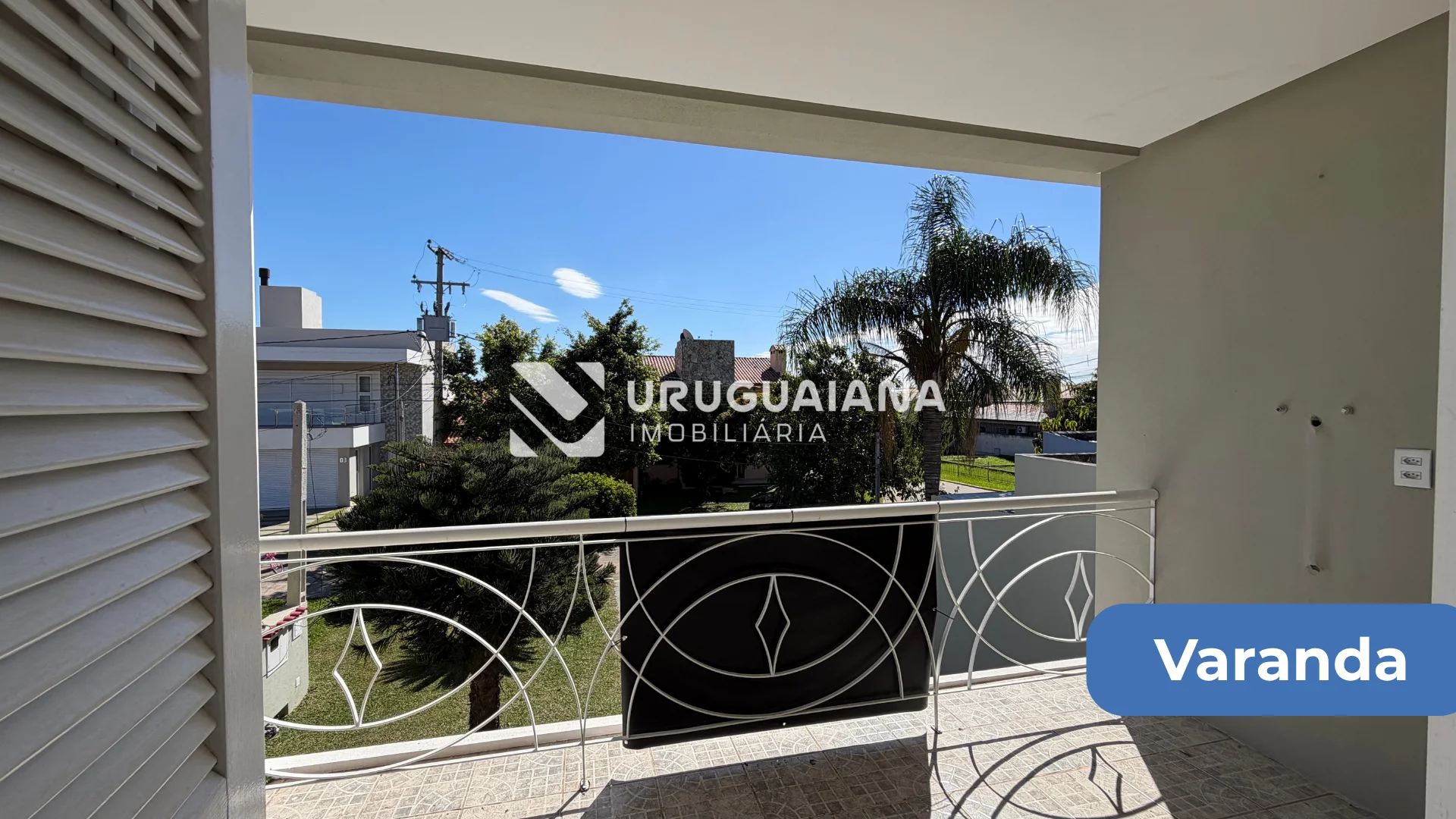 Casa de Alto Padrão em Condomínio 